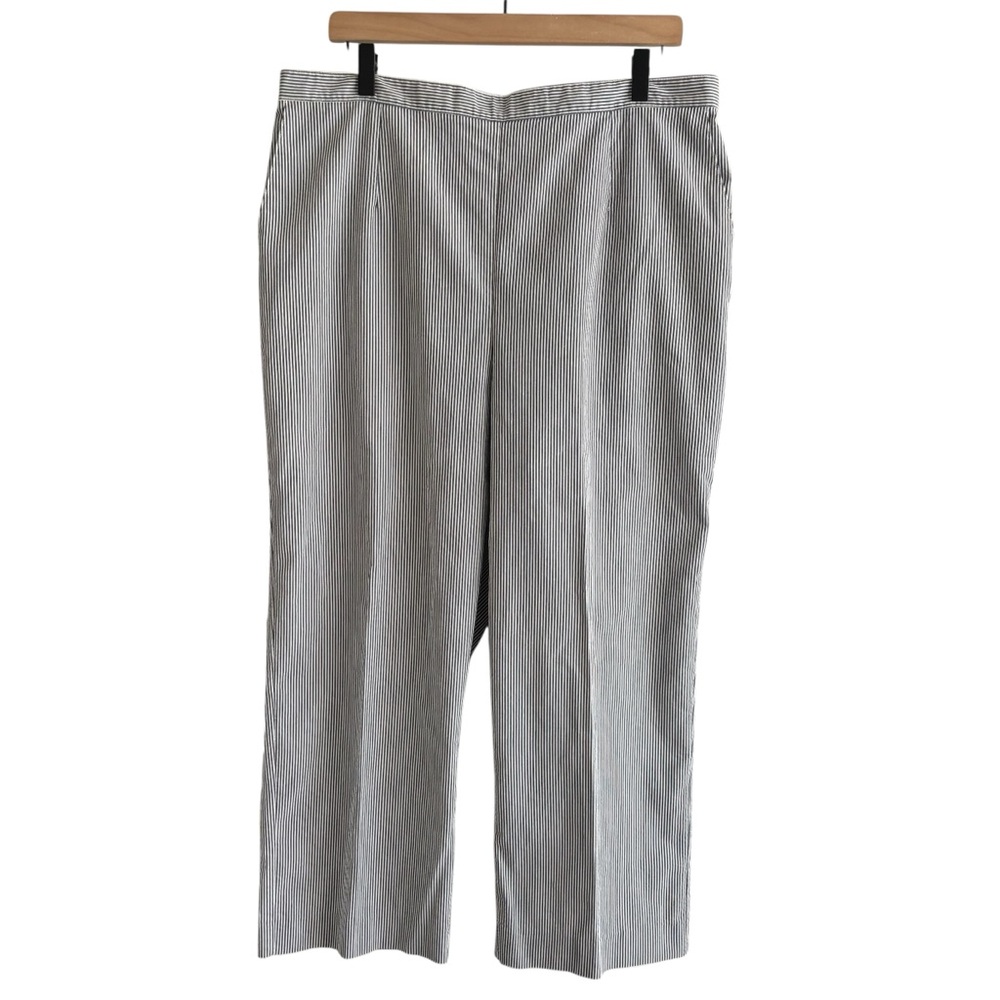 Alfred Dunner Seersucker Striped Pull On Pants 16W Gray White Cropped Coastal